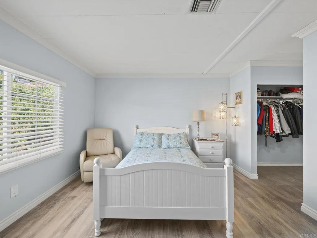 https://cdn.realtyfeed.com/cdn/127/306779693/30f966a3001f9a4a3dc405ec2e51398c.webp