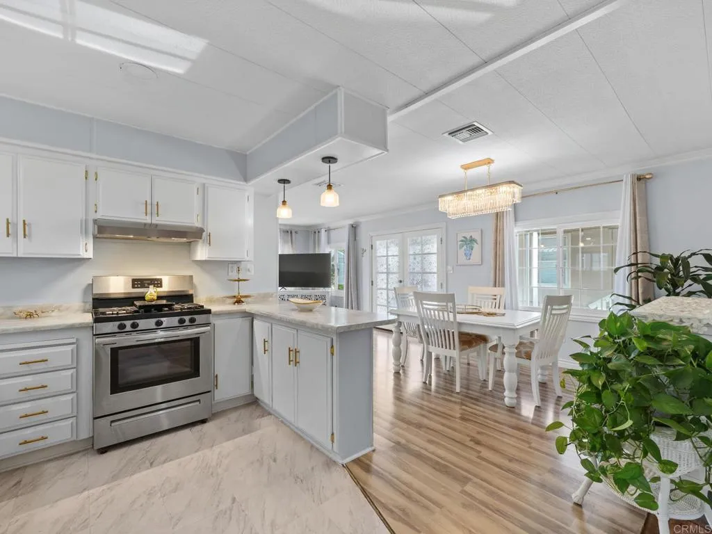 https://cdn.realtyfeed.com/cdn/127/306779693/8862ff7cf1b3933ce9ae2cca14db6377.webp