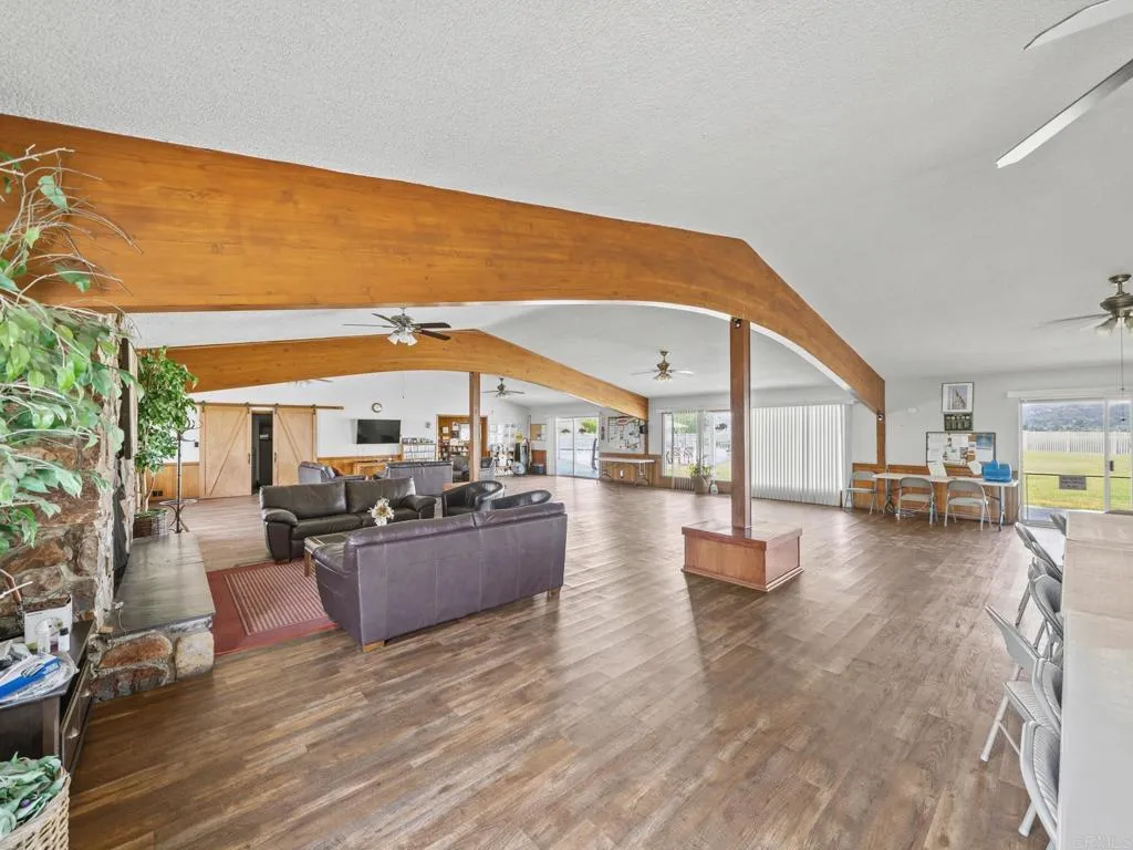 https://cdn.realtyfeed.com/cdn/127/306779693/916affaaad6b8769439cac234cc88577.webp