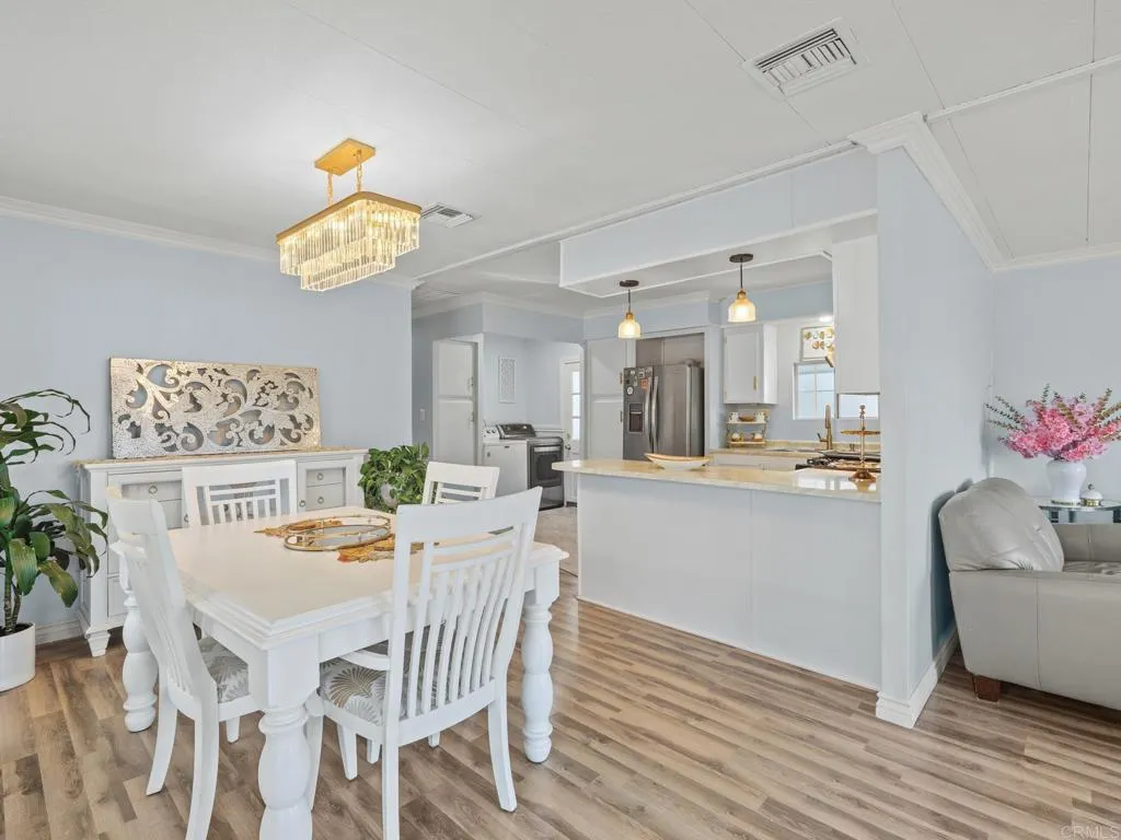 https://cdn.realtyfeed.com/cdn/127/306779693/b919b1140666c666622e16a1556c517f.webp