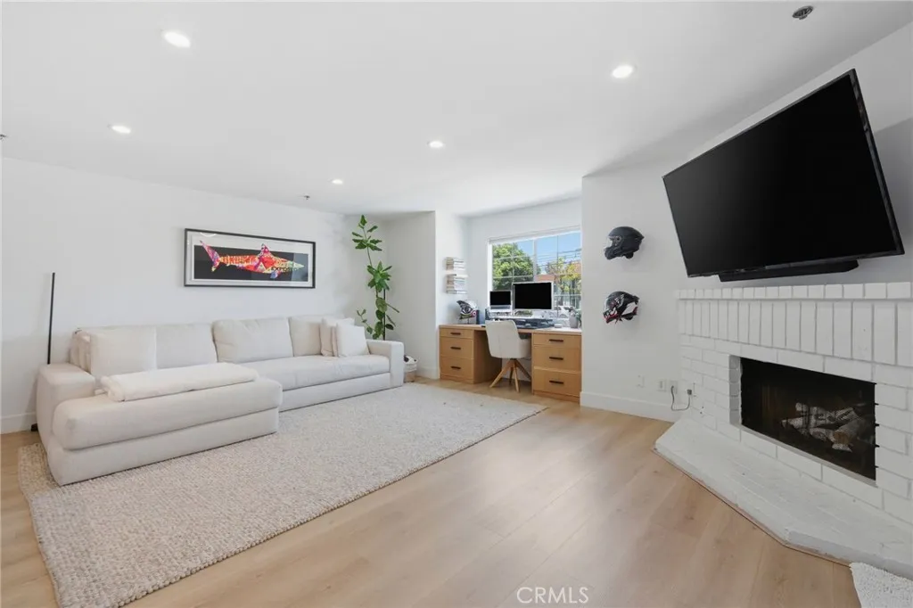 Costa Mesa, CA 92627