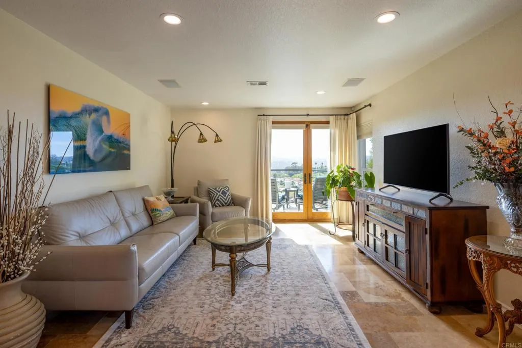 https://cdn.realtyfeed.com/cdn/127/306779817/0833aa58c12c382adea375b42d50ba71.webp