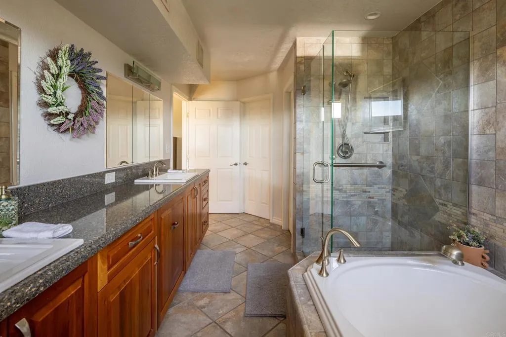 https://cdn.realtyfeed.com/cdn/127/306779817/fbd9b17f91db4d81f9d7659b1c295f91.webp