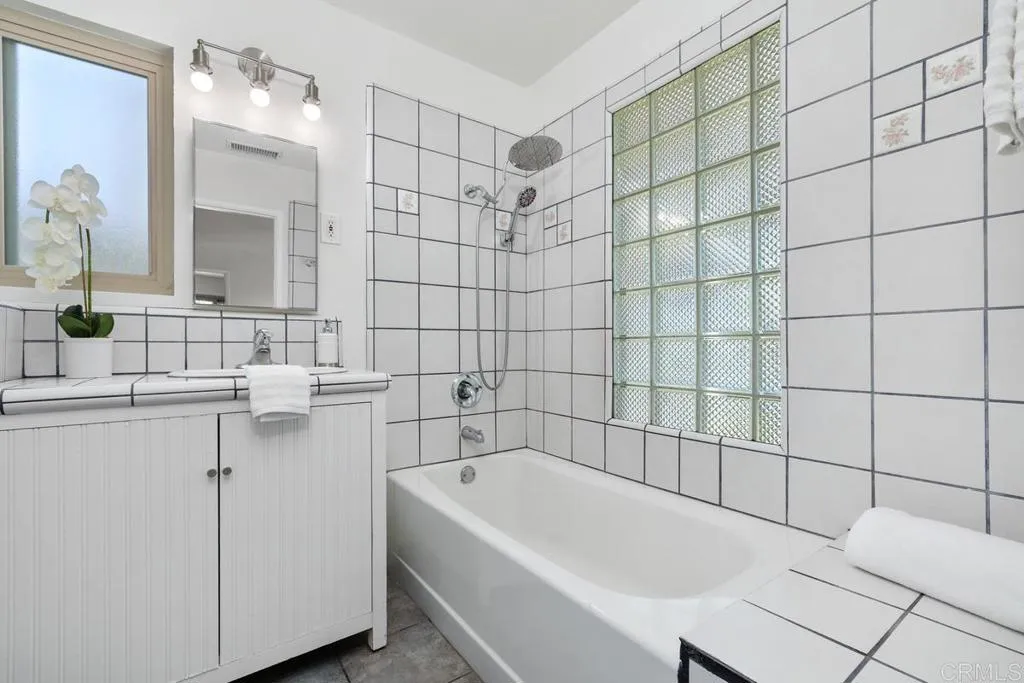 https://cdn.realtyfeed.com/cdn/127/306779839/3017588b514a61cc4bc98427cd3a1073.webp
