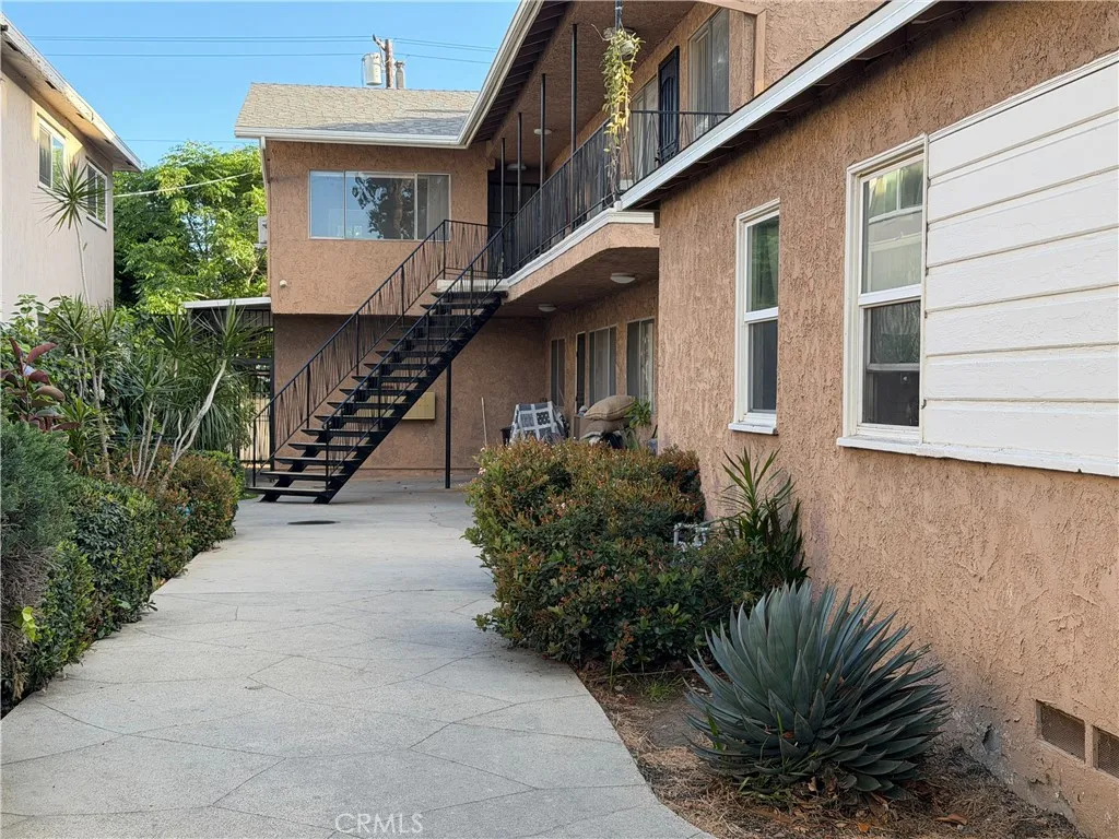 Los Angeles, CA 91402