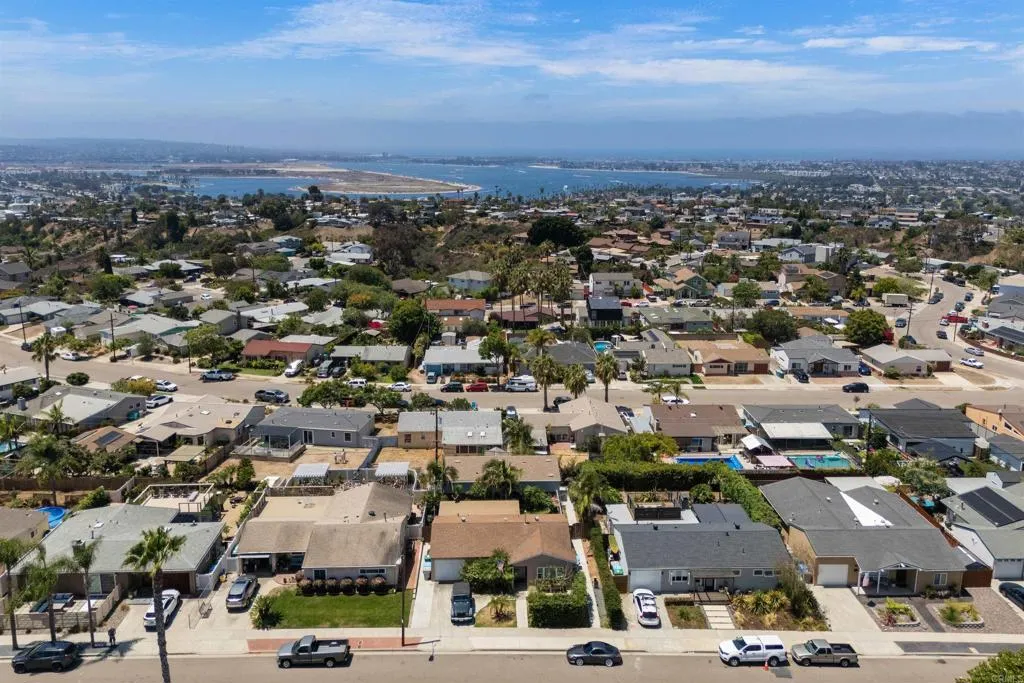 https://cdn.realtyfeed.com/cdn/127/306779883/9215fb7549cd7e60b8ff91d5ede886b2.webp