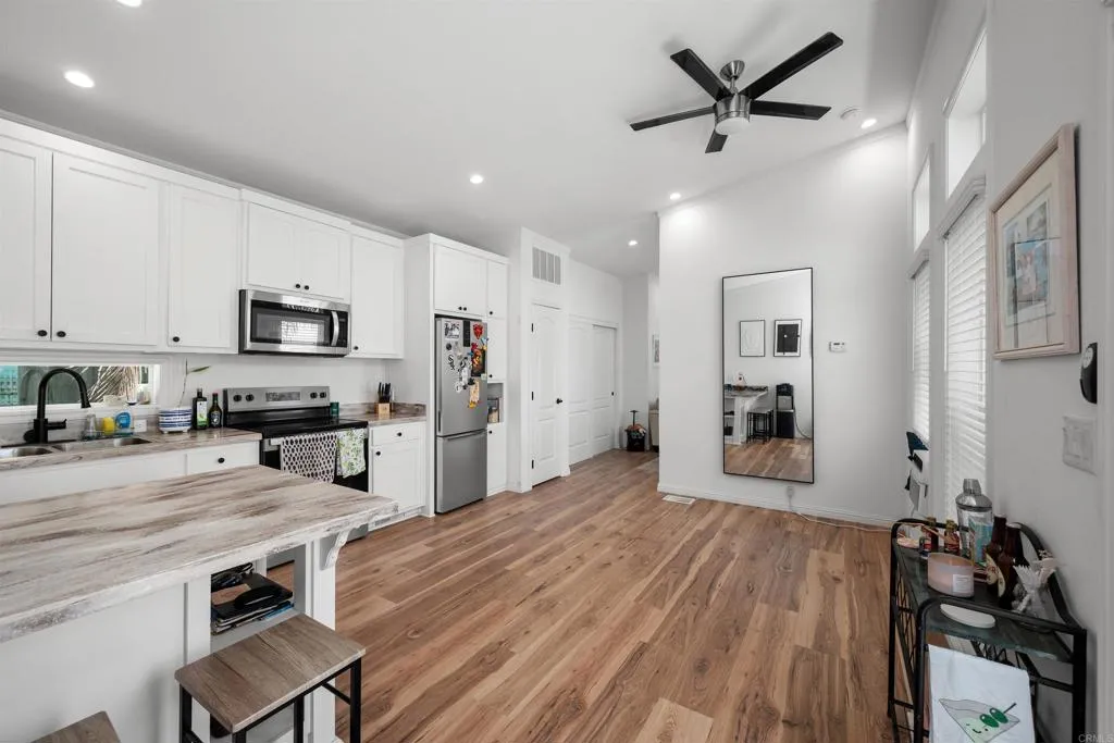 https://cdn.realtyfeed.com/cdn/127/306779883/a03b442d5aab8c0e25c29a2b364cc02d.webp