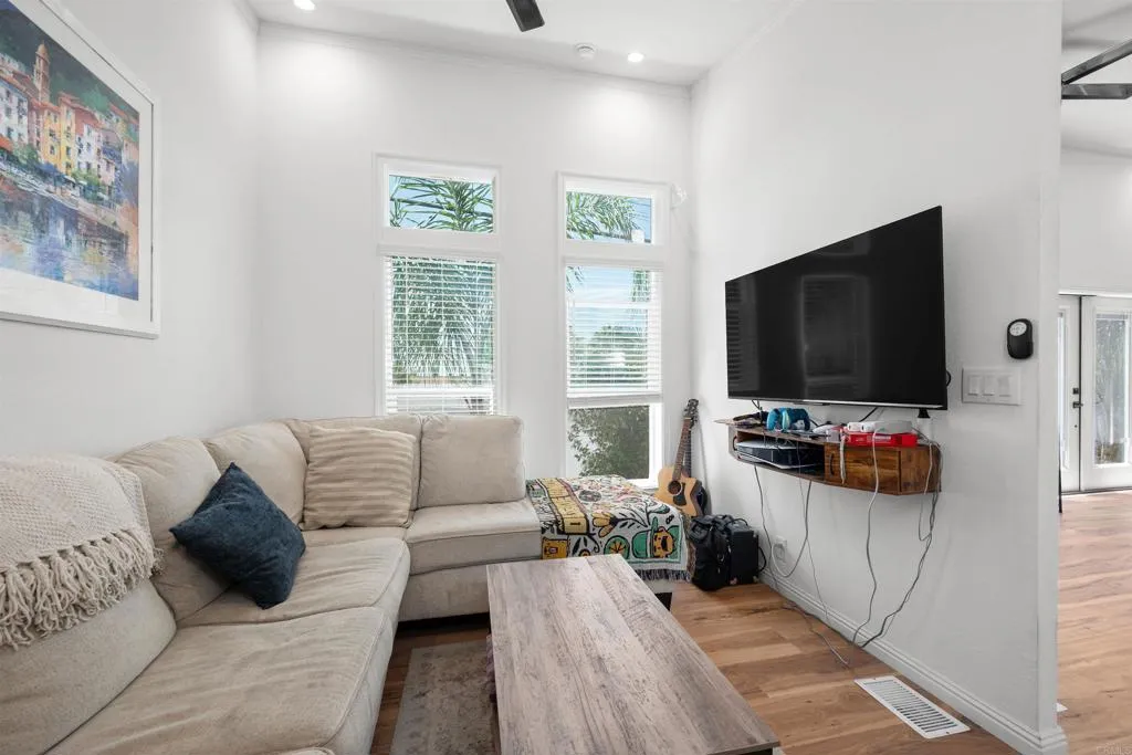 https://cdn.realtyfeed.com/cdn/127/306779883/f2412fa2279bd88b90edc385c6993972.webp