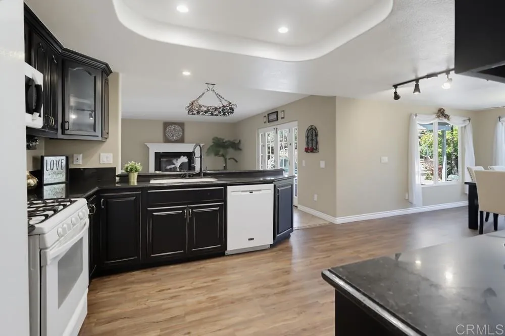 https://cdn.realtyfeed.com/cdn/127/306779884/38387ee8f569e47cf1f86fbc65a3f017.webp