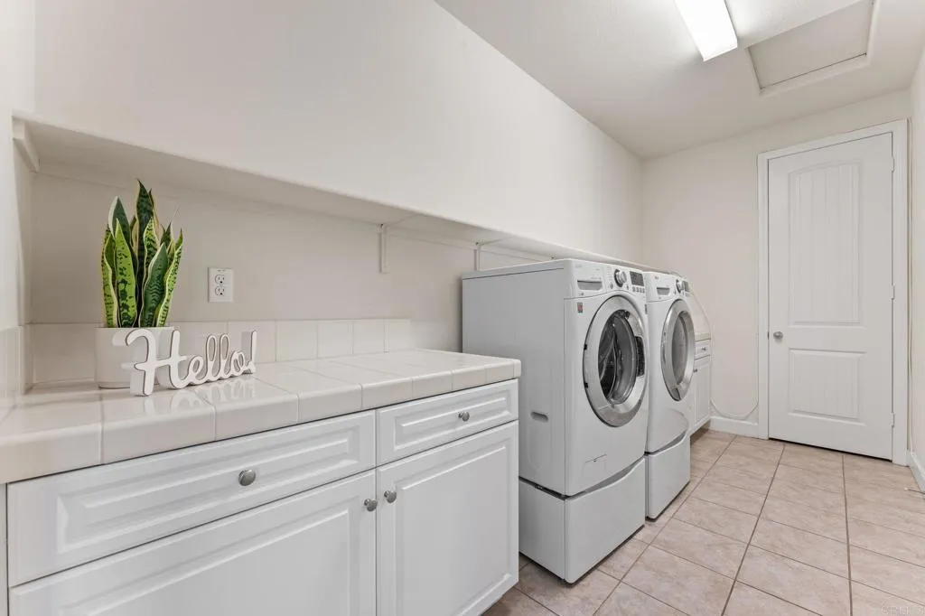https://cdn.realtyfeed.com/cdn/127/306779890/2b63fbe6449fabd4f8006c45e0c7e348.webp