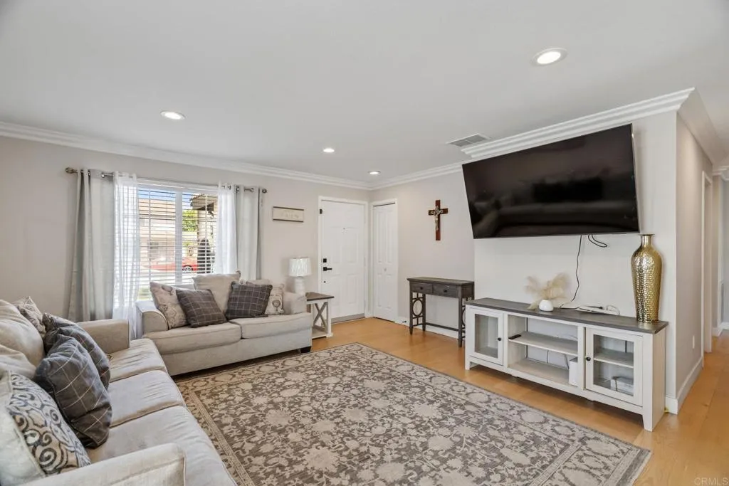 https://cdn.realtyfeed.com/cdn/127/306779895/6d77c5b90f527615068ba770fbf78d4a.webp