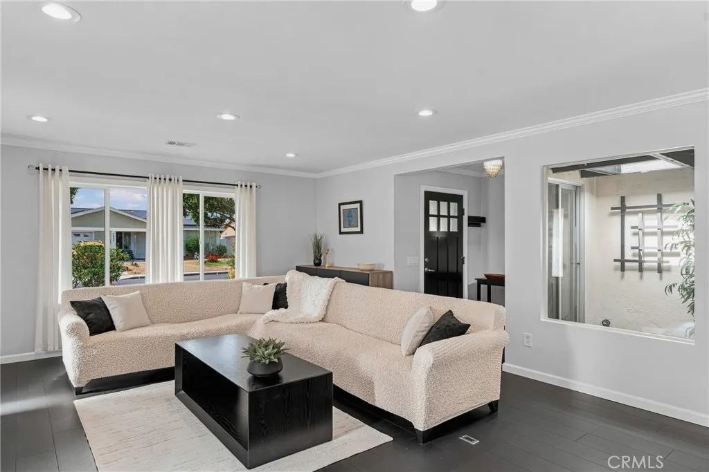 https://cdn.realtyfeed.com/cdn/127/306779906/06ee1085f5e6e622479e44b5c249287a.webp