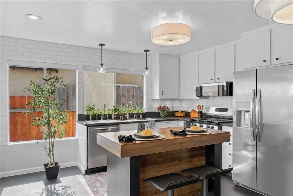https://cdn.realtyfeed.com/cdn/127/306779906/4a0834141099c8f165305b057f5f27b4.webp