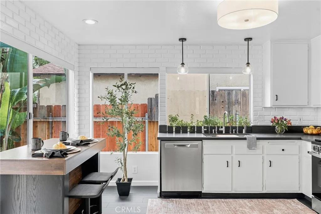 https://cdn.realtyfeed.com/cdn/127/306779906/68c4ceec28e7f2a1147c1a65047a229f.webp