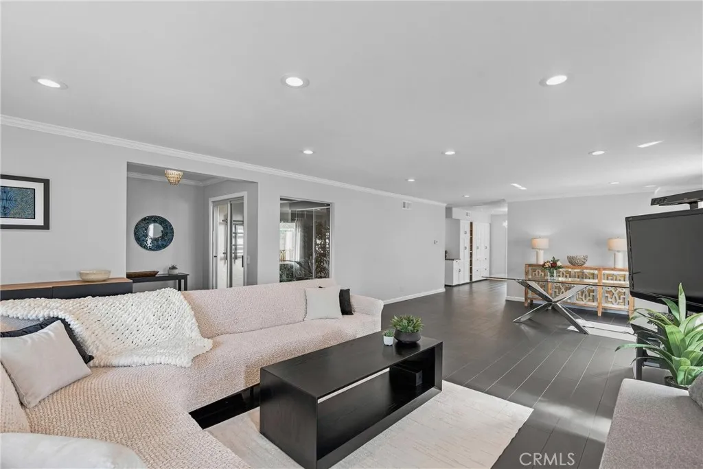 https://cdn.realtyfeed.com/cdn/127/306779906/803a6b52ff0993447a7baf4b21919ba4.webp