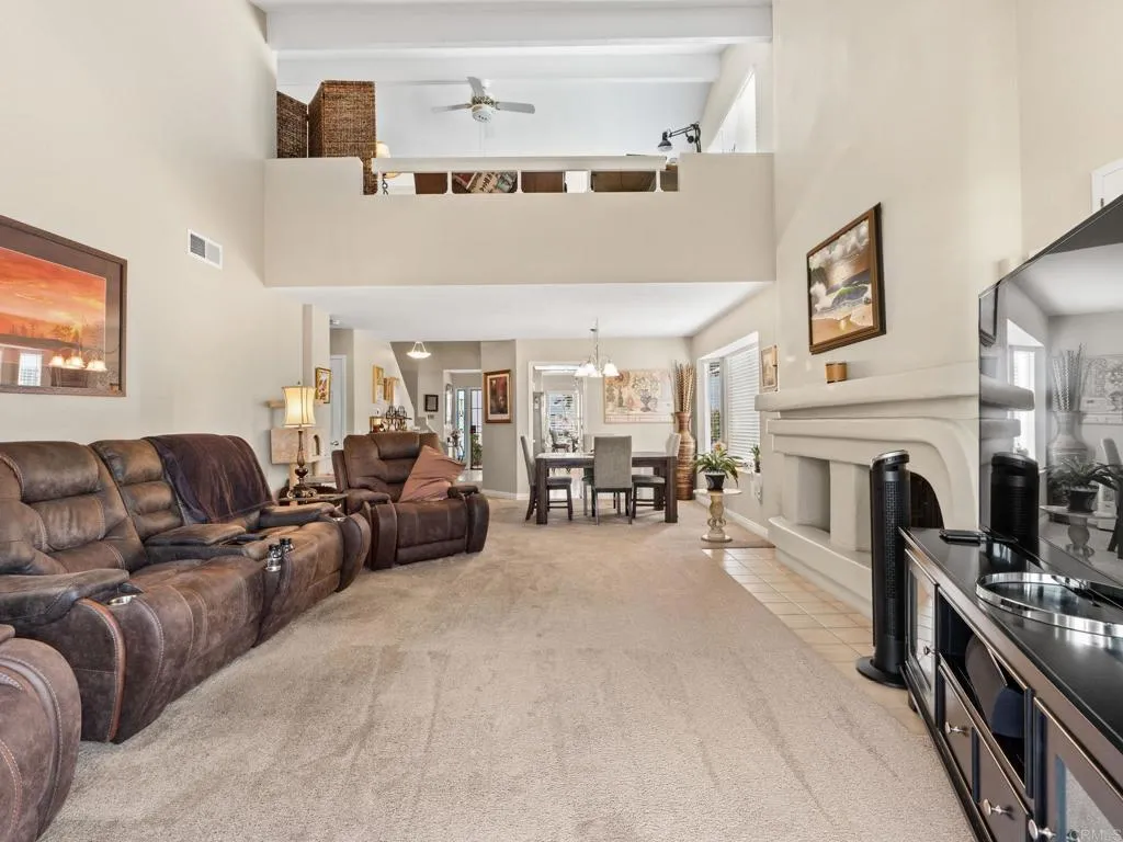 https://cdn.realtyfeed.com/cdn/127/306779960/70f1b60355a1ac957d61337bde16b36f.webp