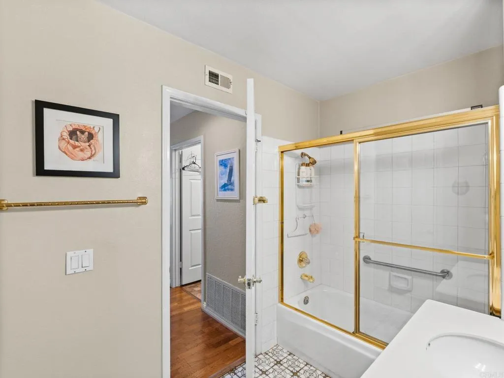 https://cdn.realtyfeed.com/cdn/127/306779960/df776a7802cbc1ea84bde0c73b4e7dfb.webp
