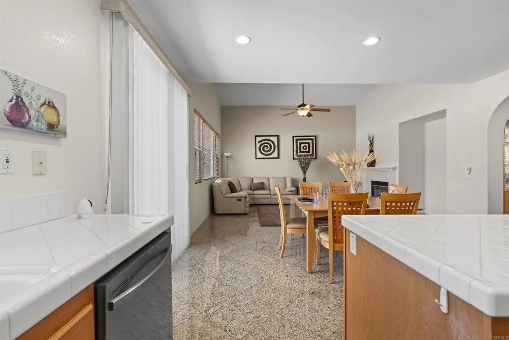 https://cdn.realtyfeed.com/cdn/127/306780033/40e7c7cc1bf30ad4f908a31f70ce7428.webp