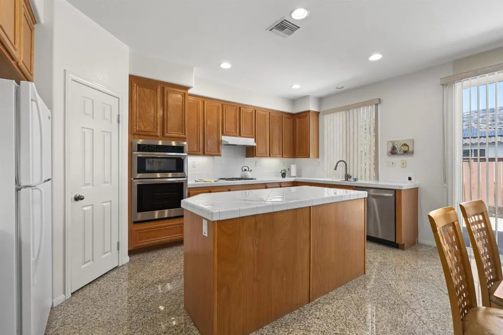 https://cdn.realtyfeed.com/cdn/127/306780033/9bb325c1b9b4a4f5d47f5434c4cc4cbf.webp