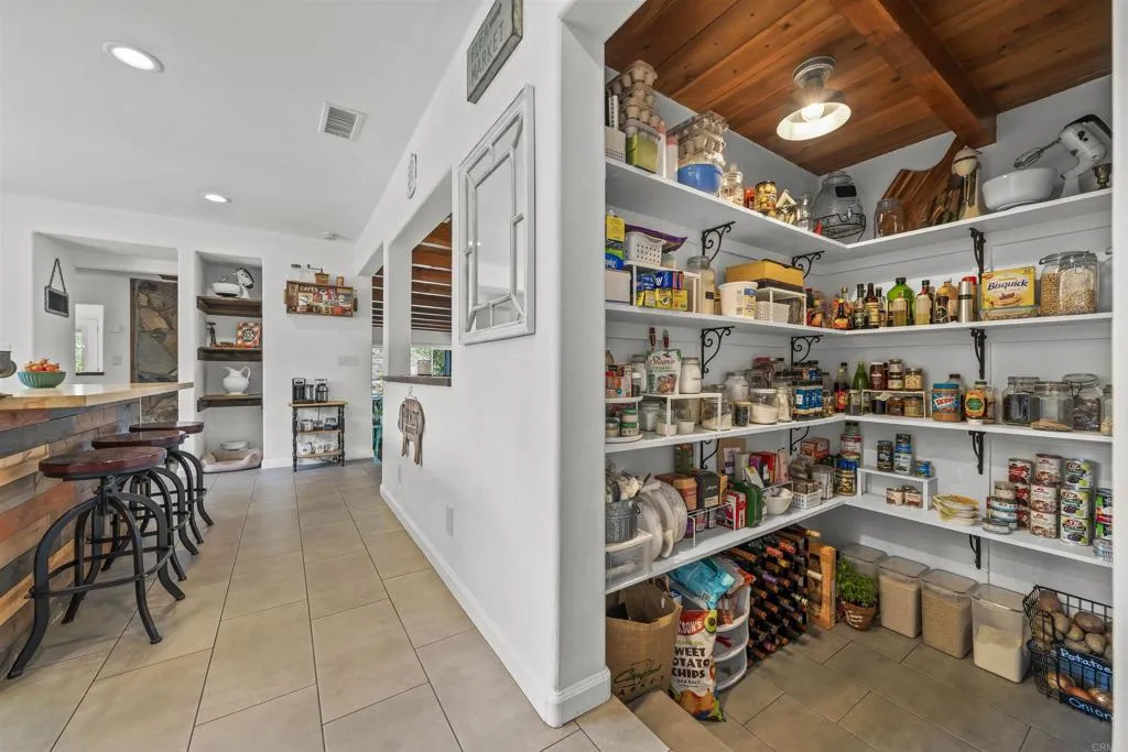 https://cdn.realtyfeed.com/cdn/127/306780038/017f63aa42a3f0bddcdfed9c9ec6f55d.webp