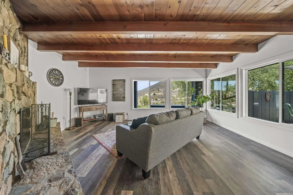 https://cdn.realtyfeed.com/cdn/127/306780038/256955203a5f643b7d912b229f437e77.webp