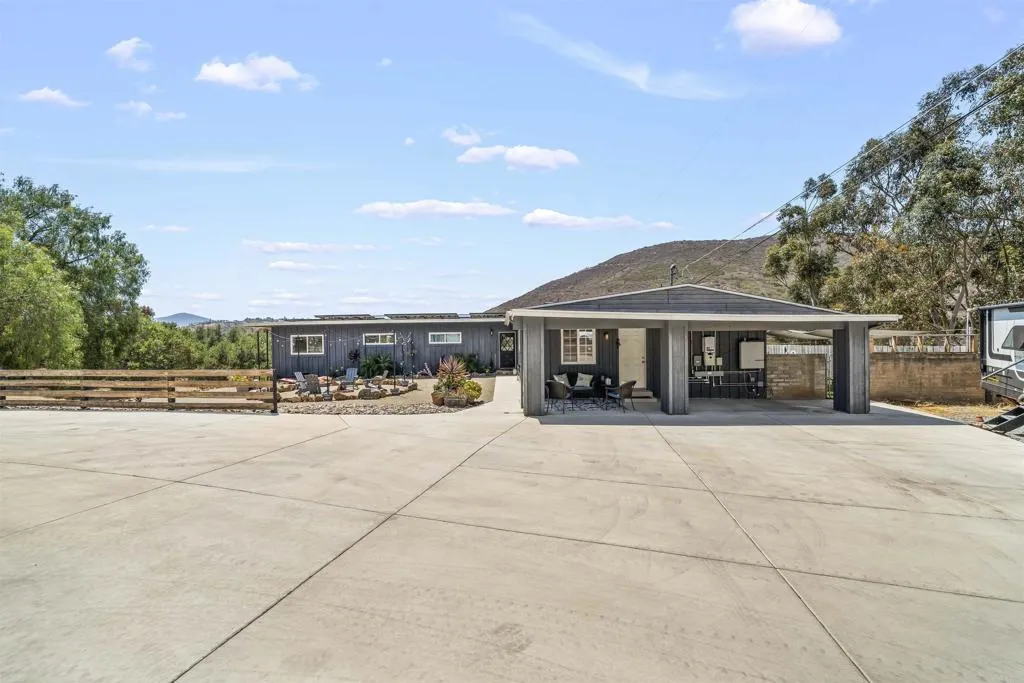 https://cdn.realtyfeed.com/cdn/127/306780038/8460b37d7e482476dea5a33b444bbafc.webp