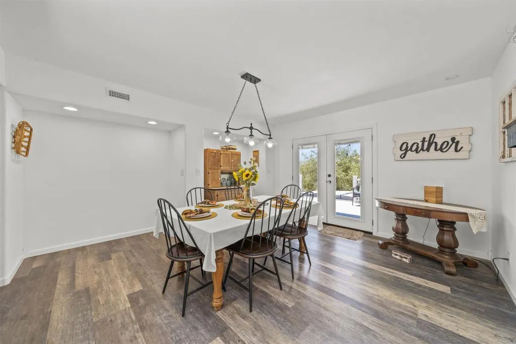 https://cdn.realtyfeed.com/cdn/127/306780038/8497a1be8487ab0f59f06efde8410957.webp