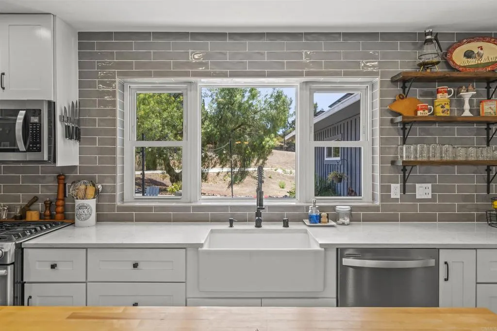 https://cdn.realtyfeed.com/cdn/127/306780038/b831589dd70a13057f267116096fb425.webp
