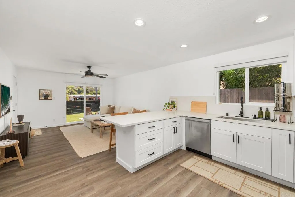 https://cdn.realtyfeed.com/cdn/127/306780098/bb6db32a3754d6faced127c4a30a9695.webp