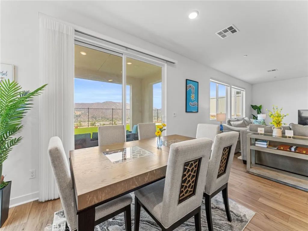 https://cdn.realtyfeed.com/cdn/127/306780229/480e160d0a8b631a3fcec97f87156478.webp