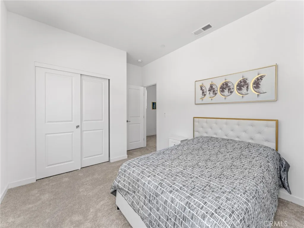 https://cdn.realtyfeed.com/cdn/127/306780229/f17d1c732bc84d4b21d7b0f84c249878.webp