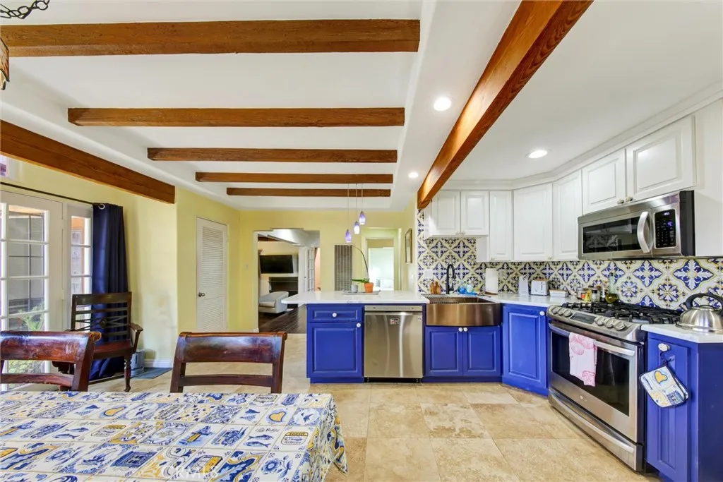 https://cdn.realtyfeed.com/cdn/127/306780265/0aad52ab20bf03e1aba38b3f798e4648.webp
