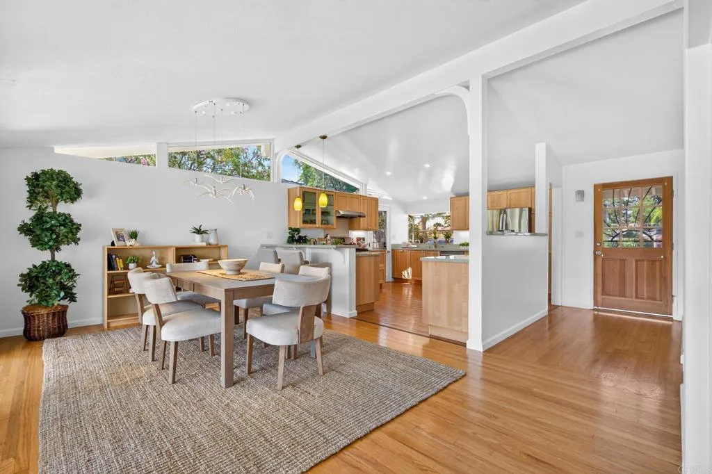 https://cdn.realtyfeed.com/cdn/127/306780294/11cd892efbb1d97312e1ec6bf9e20438.webp