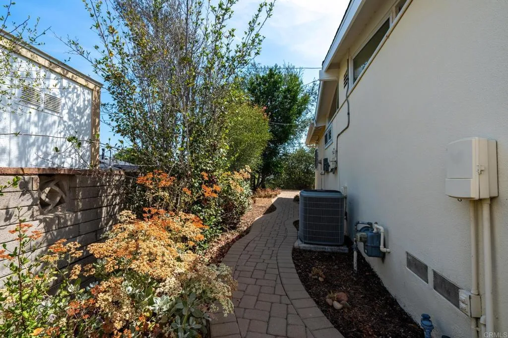 https://cdn.realtyfeed.com/cdn/127/306780294/6858bc6c3f517ed67fb3705d91652646.webp