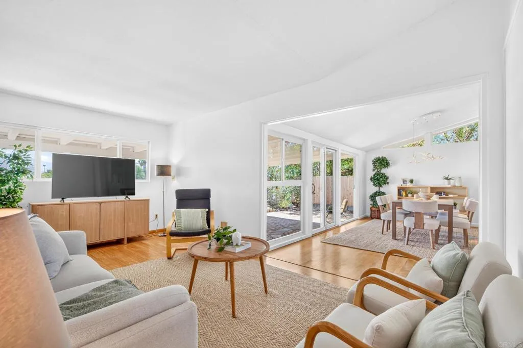 https://cdn.realtyfeed.com/cdn/127/306780294/8dba3e0679ab347db58b46962d1834de.webp