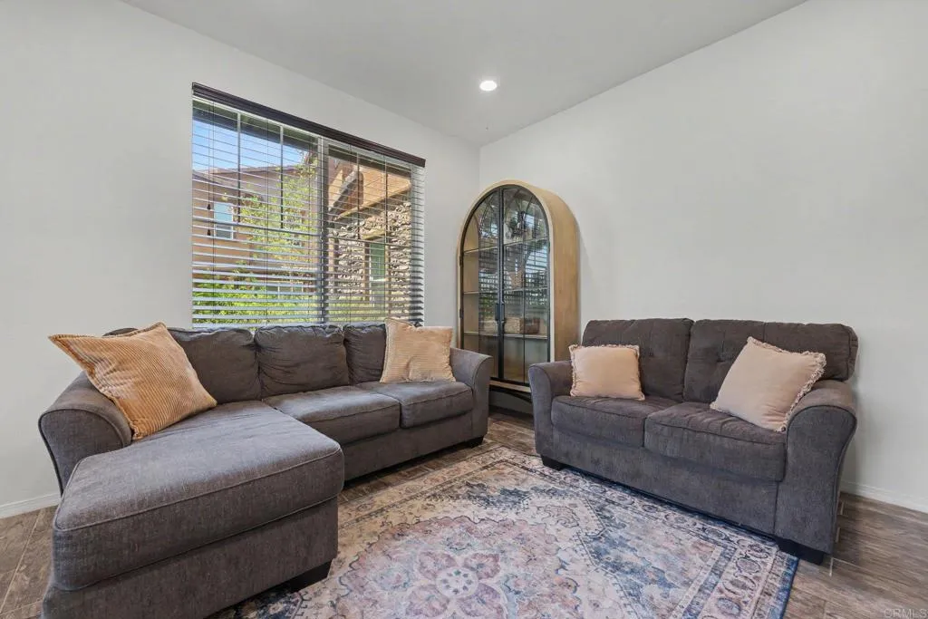 https://cdn.realtyfeed.com/cdn/127/306780316/036a8443c90249f99098b7e418f9ad1b.webp