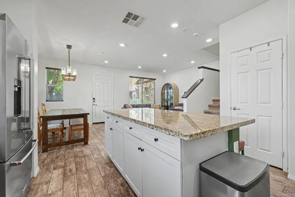 https://cdn.realtyfeed.com/cdn/127/306780316/0d8ed419a55bb481850f711105baa806.webp