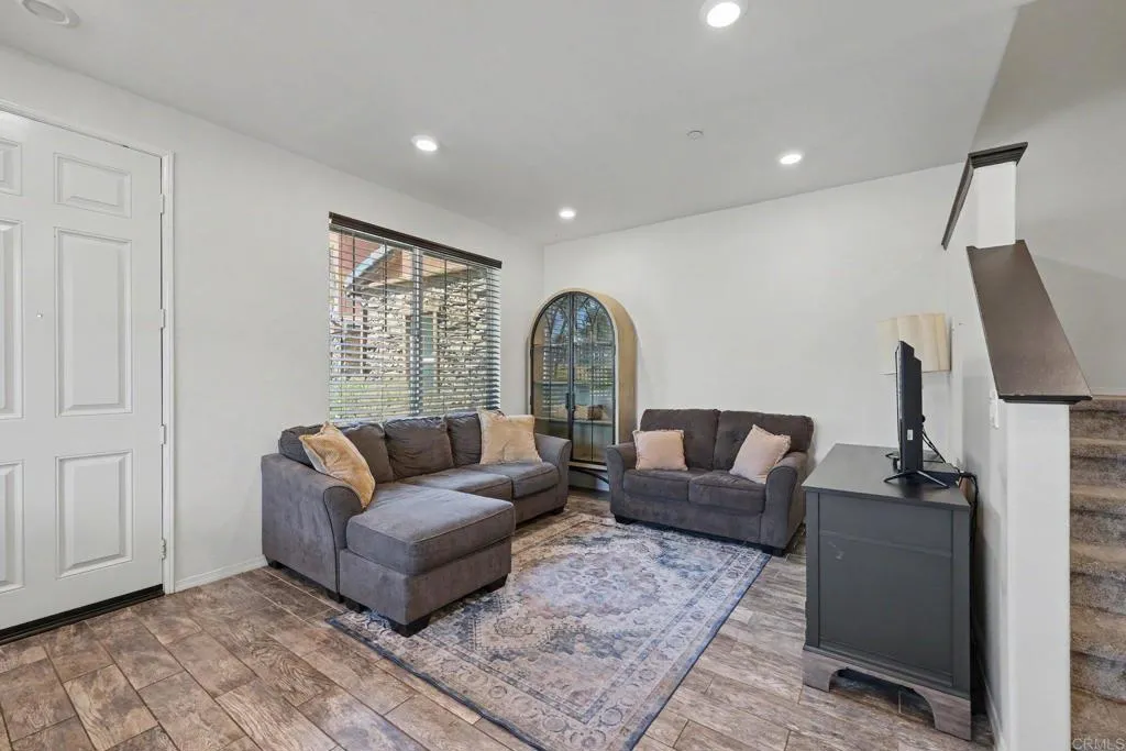 https://cdn.realtyfeed.com/cdn/127/306780316/84a155bb48186cfc7bb9e591ca1587f0.webp