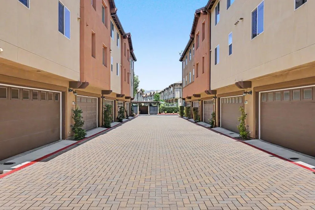 https://cdn.realtyfeed.com/cdn/127/306780316/ec274dba985cbd66c19aca9595120fd4.webp