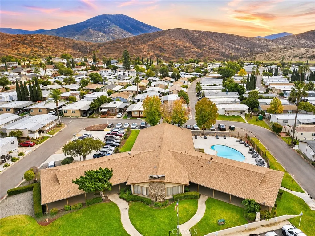https://cdn.realtyfeed.com/cdn/127/306780351/141168646bc8f4bd73468fbafb654d5d.webp