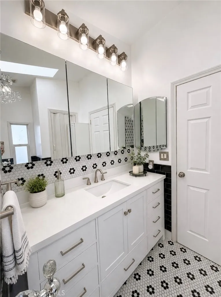 https://cdn.realtyfeed.com/cdn/127/306780351/73060782fdbd9c95c24855f44d340e76.webp