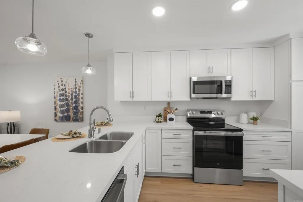 https://cdn.realtyfeed.com/cdn/127/306780357/3d8ae9fb968014ee9ef276980ad3bcd0.webp