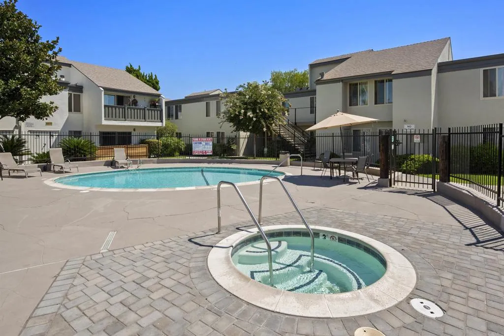 https://cdn.realtyfeed.com/cdn/127/306780357/70d778000eb713d9e6d6dbe29d64956c.webp