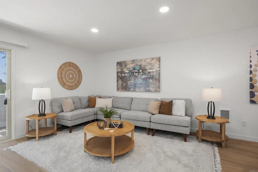 https://cdn.realtyfeed.com/cdn/127/306780357/740846b4887545a9882ff5e347f1bb48.webp