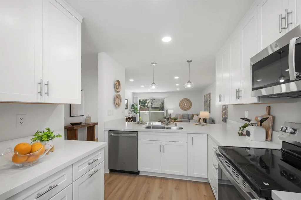 https://cdn.realtyfeed.com/cdn/127/306780357/d80ad3e6c0824dfe22021aa71e884908.webp