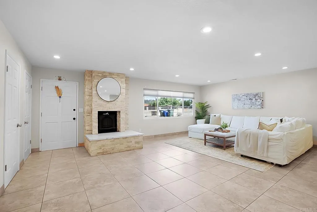 https://cdn.realtyfeed.com/cdn/127/306780399/157b32039481b49918fa32dd2d8bfb60.webp