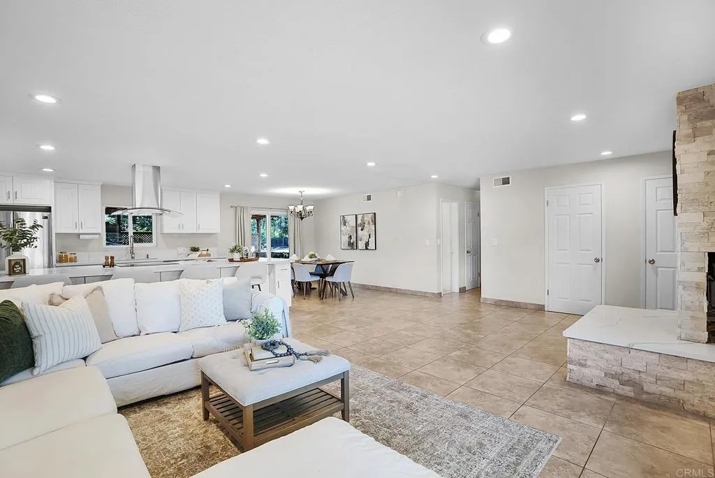 https://cdn.realtyfeed.com/cdn/127/306780399/2d83e6a2e300250f0f69b2522104a627.webp