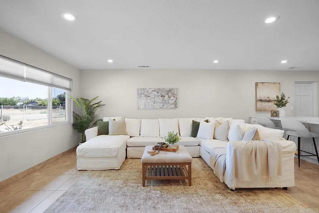 https://cdn.realtyfeed.com/cdn/127/306780399/7c11e011cf055248bebbd9adbb20f9a4.webp