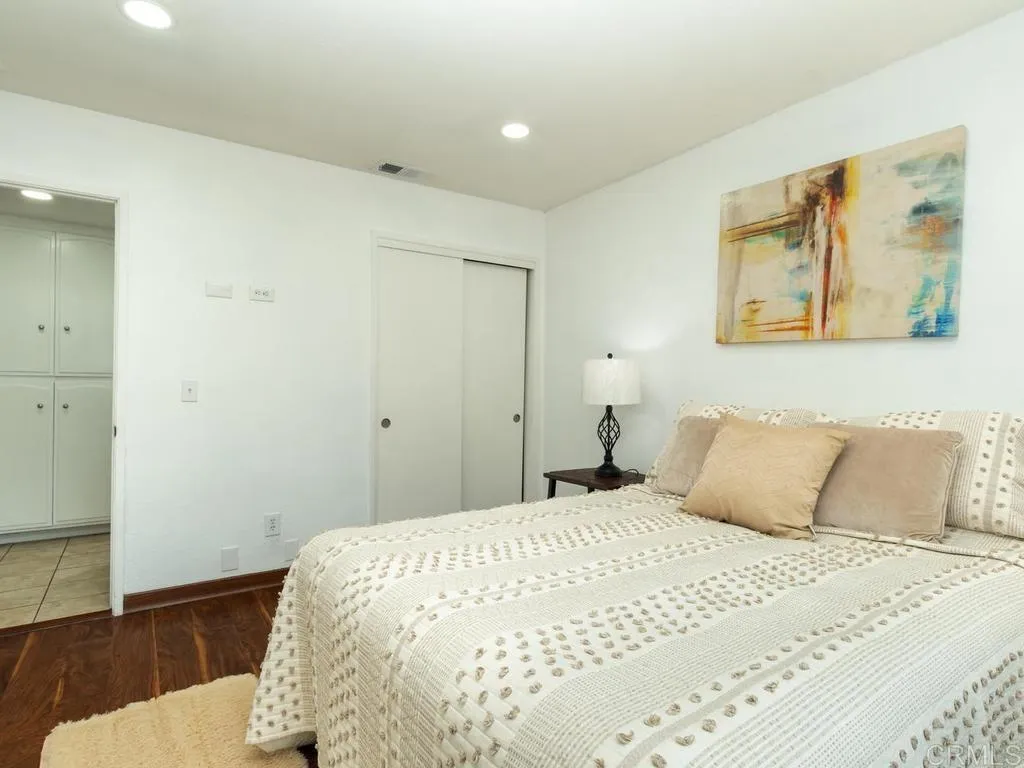 https://cdn.realtyfeed.com/cdn/127/306780438/35d93e0870c97f113f9b3417e9be05c2.webp