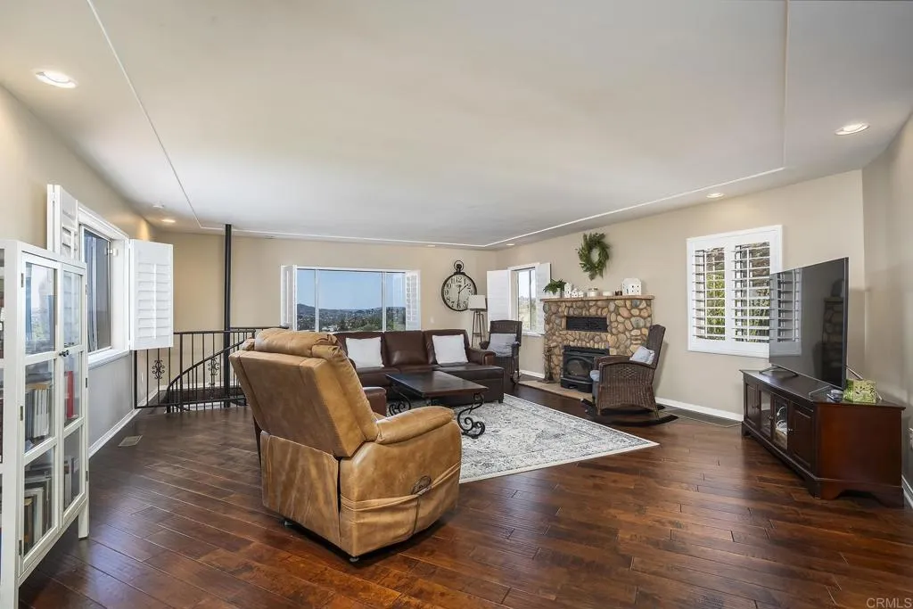 https://cdn.realtyfeed.com/cdn/127/306780454/6899a46012ac5fb1b2e9c5243ffbc303.webp
